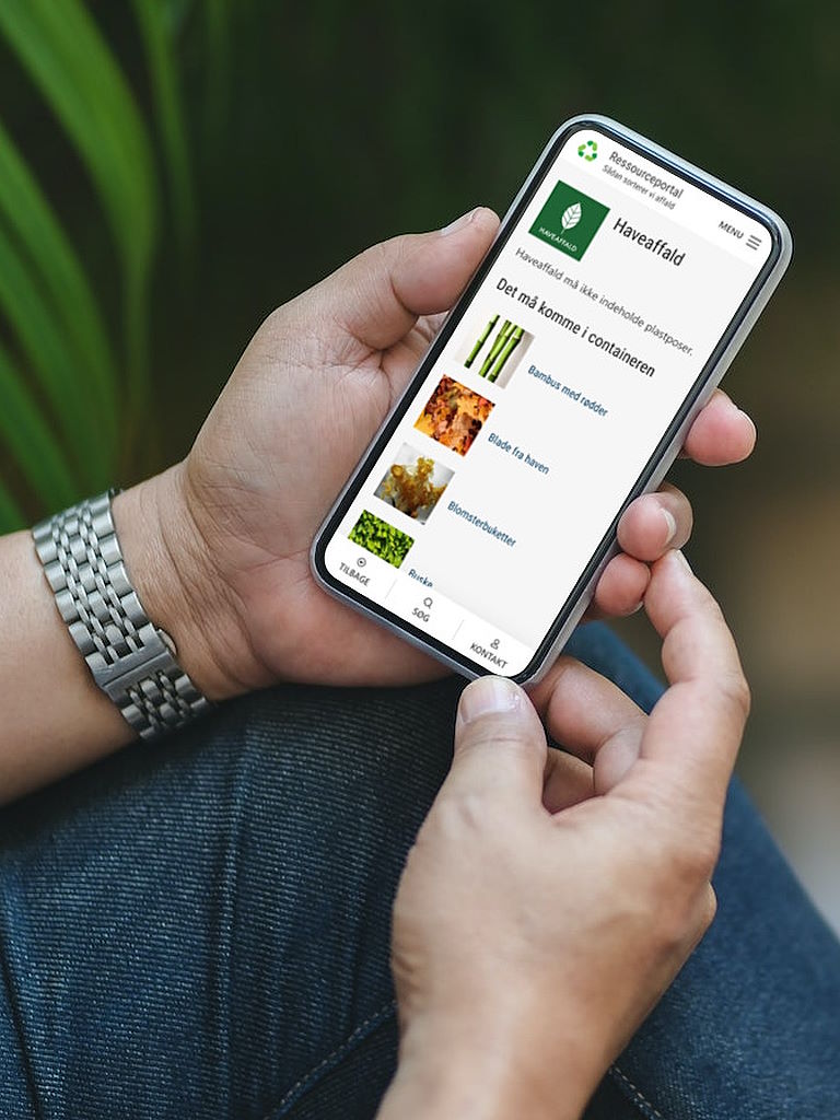 Mobiltelefon med fraktionen haveaffald vist. Ressourceportal.dk.